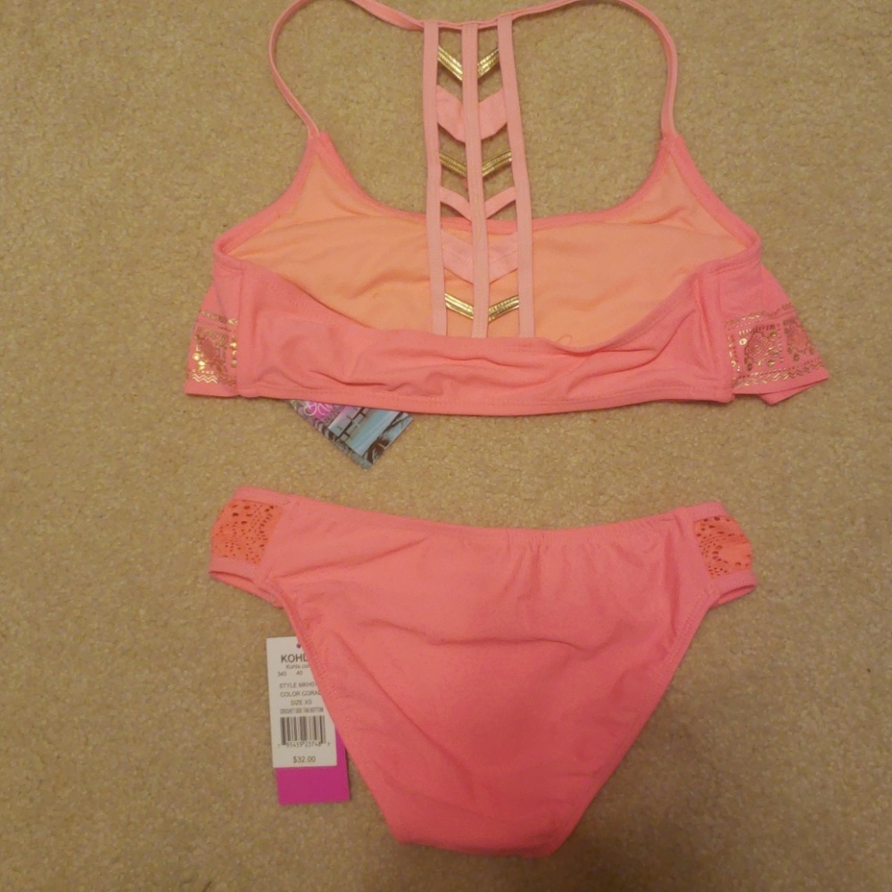 Bikini - Picture 2 of 3